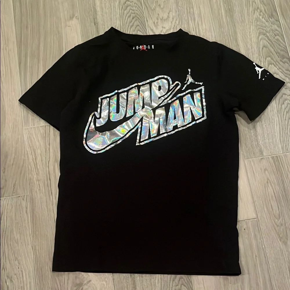Air Jordan Boys Black and Silver T-Shirt Size: M